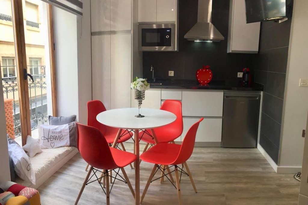 Apartamento De Diseno Centrico A 5 Min De Playa لقنت المظهر الخارجي الصورة